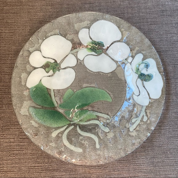 Pair of Vintage Sydenstricker White Floral Fused Glass Ruffled Edge Plates - Picture 6 of 9